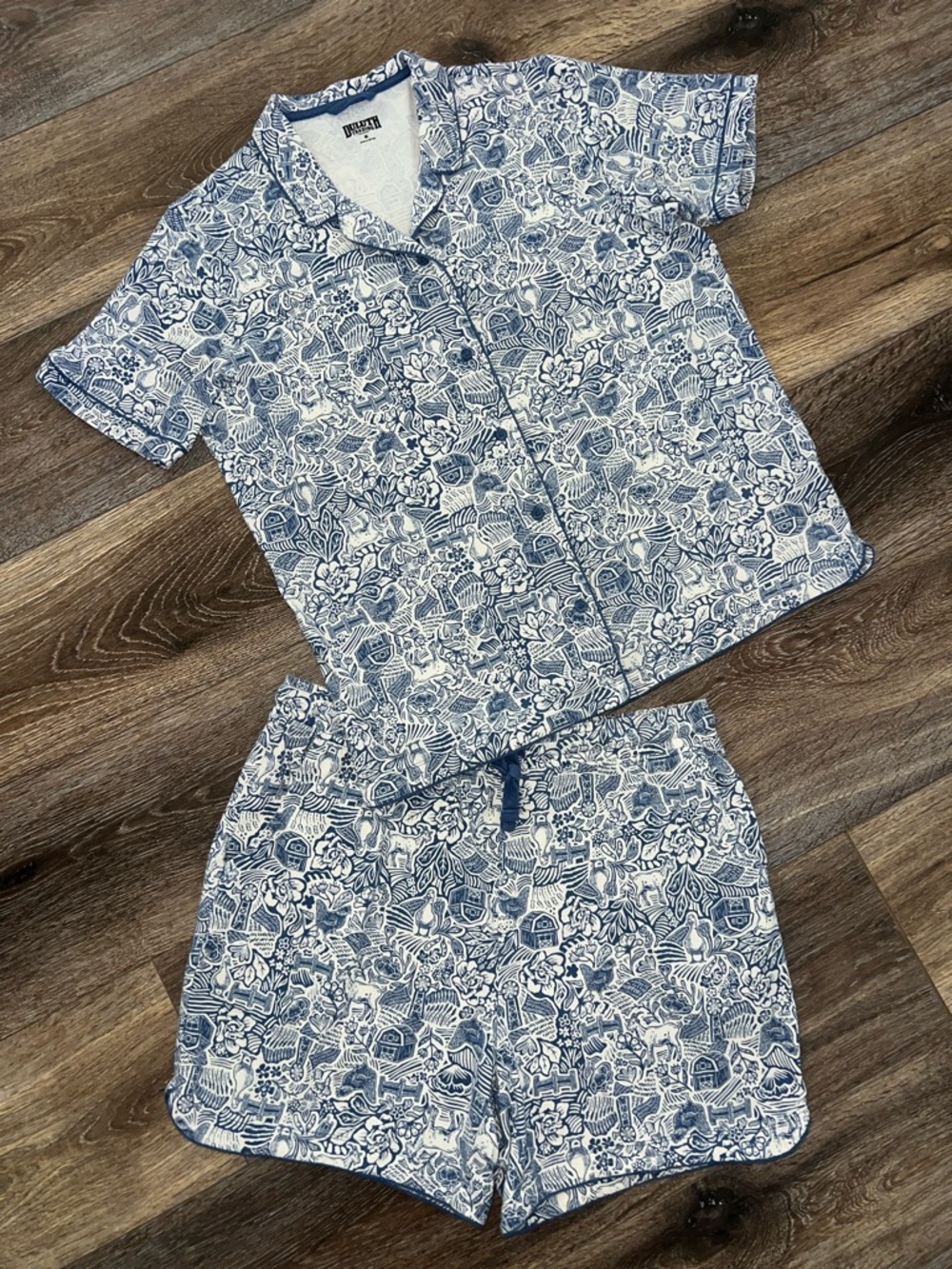 Duluth Trading Co Blue and White Floral Short Pajama Set